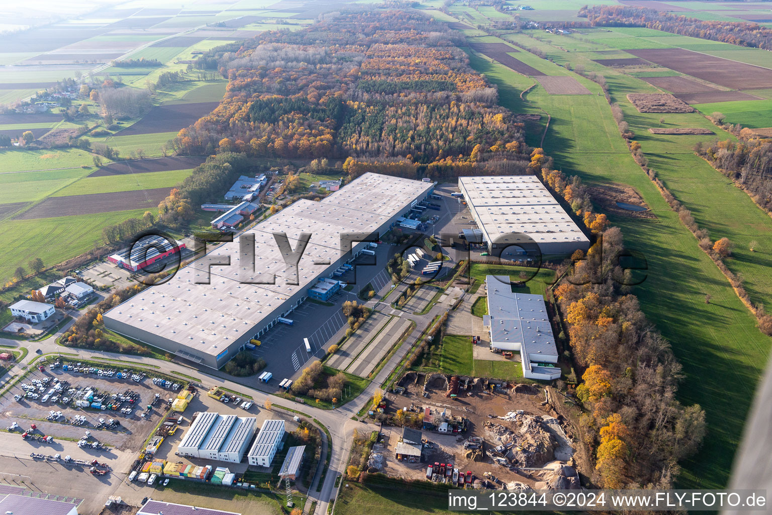 Horst industrial estate with Magna Exteriors, Zufall Logistics, STS Group and Thermo Fisher in the district Minderslachen in Kandel in the state Rhineland-Palatinate, Germany out of the air