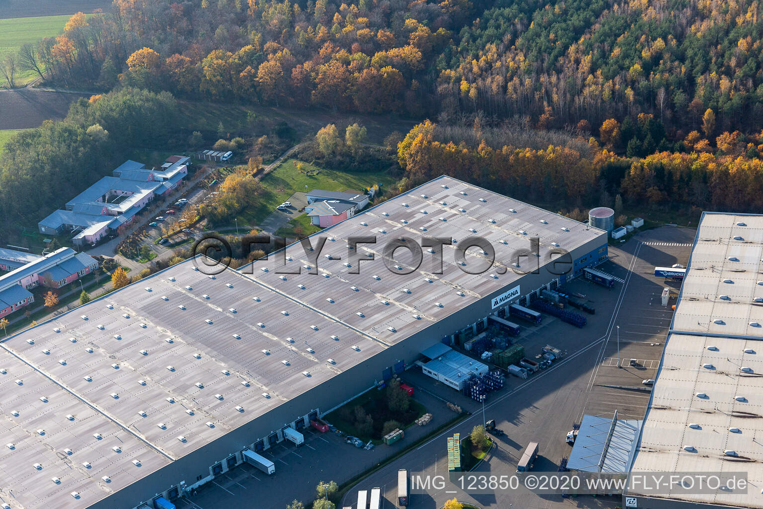 Drone recording of Horst commercial area with Magna Exteriors, Random Logistics, STS Group and Thermo Fisher in the district Minderslachen in Kandel in the state Rhineland-Palatinate, Germany