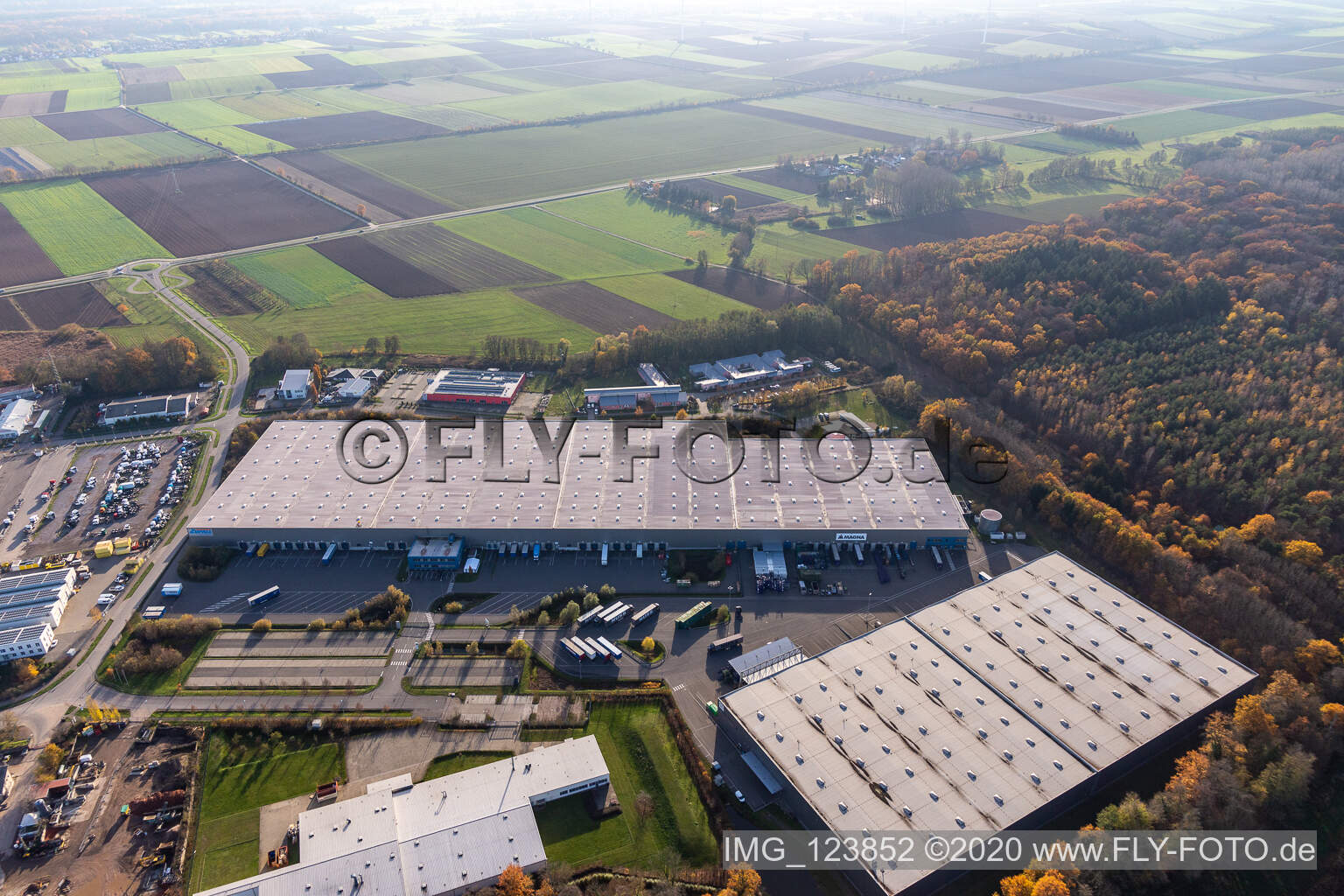 Horst commercial area with Magna Exteriors, Random Logistics, STS Group and Thermo Fisher in the district Minderslachen in Kandel in the state Rhineland-Palatinate, Germany from the drone perspective