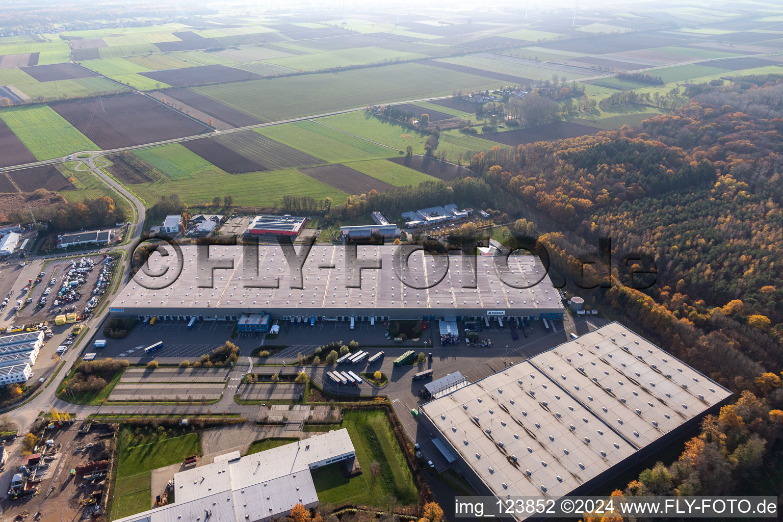 Horst commercial area with Magna Exteriors, Random Logistics, STS Group and Thermo Fisher in the district Minderslachen in Kandel in the state Rhineland-Palatinate, Germany from the drone perspective