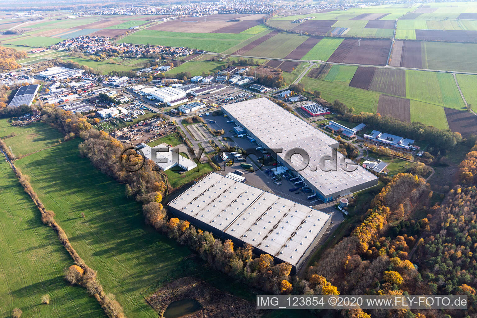 Horst commercial area with Magna Exteriors, Random Logistics, STS Group and Thermo Fisher in the district Minderslachen in Kandel in the state Rhineland-Palatinate, Germany seen from a drone