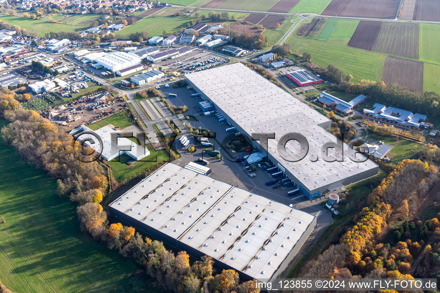 Aerial view of Horst industrial estate with Magna Exteriors, Zufall Logistics, STS Group and Thermo Fisher in the district Minderslachen in Kandel in the state Rhineland-Palatinate, Germany