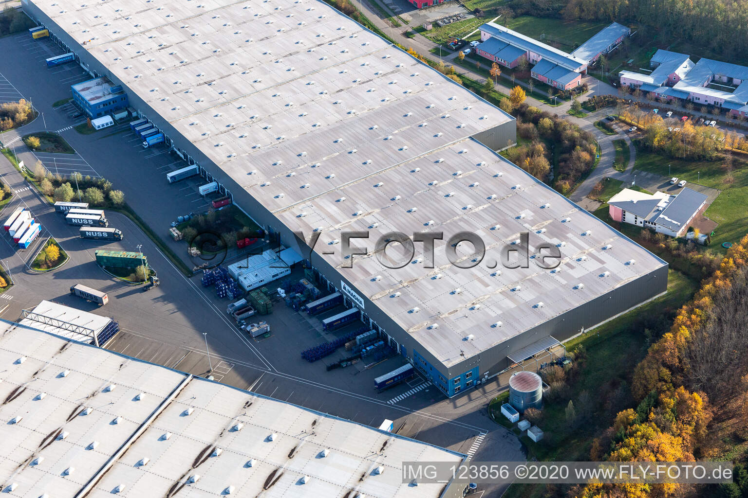 Aerial photograpy of Horst commercial area with Magna Exteriors, Random Logistics, STS Group and Thermo Fisher in the district Minderslachen in Kandel in the state Rhineland-Palatinate, Germany