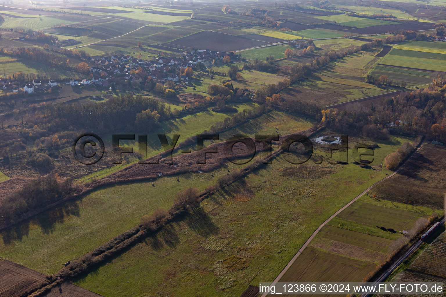 Oblique view of Billigheimer Bruch, Erlenbachtal between Barbelroth, Hergersweiler and Winden in the district Mühlhofen in Billigheim-Ingenheim in the state Rhineland-Palatinate, Germany