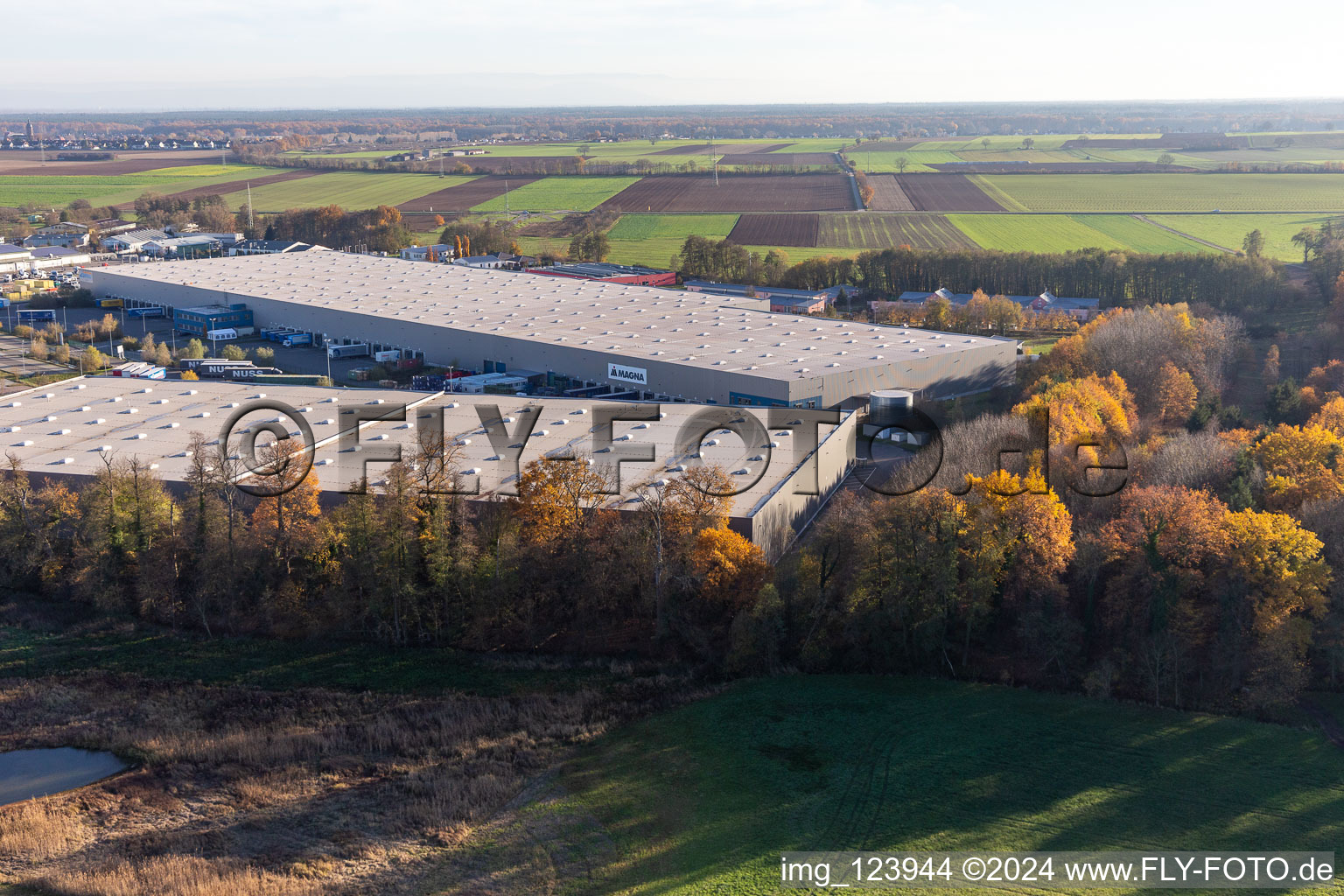 Horst industrial estate with Magna Exteriors, Zufall Logistics, STS Group and Thermo Fisher in the district Minderslachen in Kandel in the state Rhineland-Palatinate, Germany from above