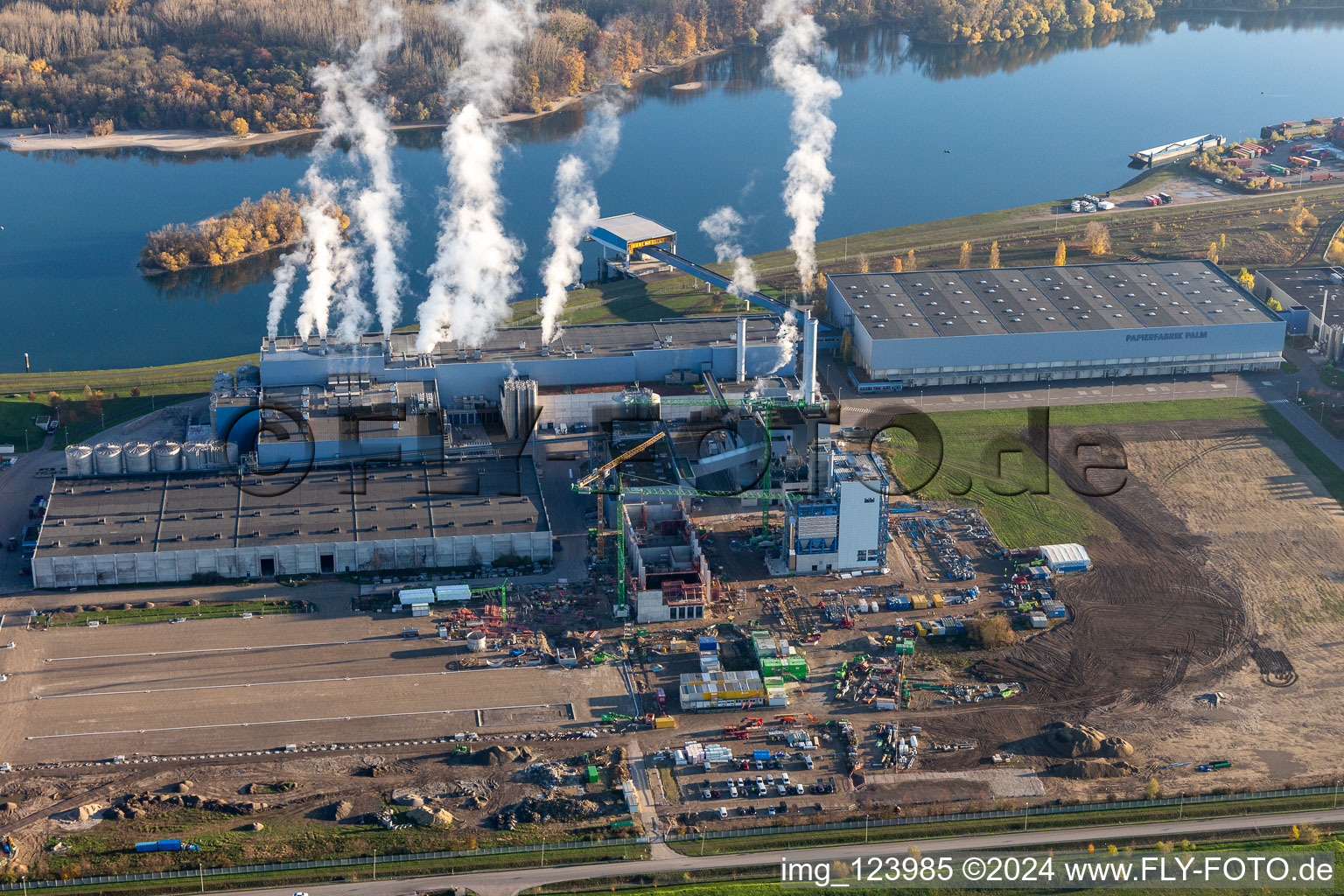 Aerial photograpy of Construction of the new gas- hydrogen-power plant at paer mill Papierfabrik Palm GmbH & Co. KG in the district Industriegebiet Woerth-Oberwald in Woerth am Rhein in the state Rhineland-Palatinate