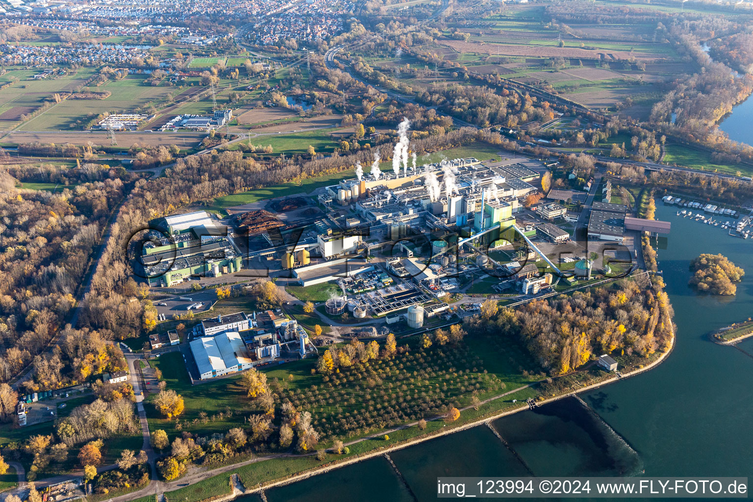 Construction of the new gas- hydrogen-power plant at paer mill Papierfabrik Palm GmbH & Co. KG in the district Industriegebiet Woerth-Oberwald in Woerth am Rhein in the state Rhineland-Palatinate out of the air