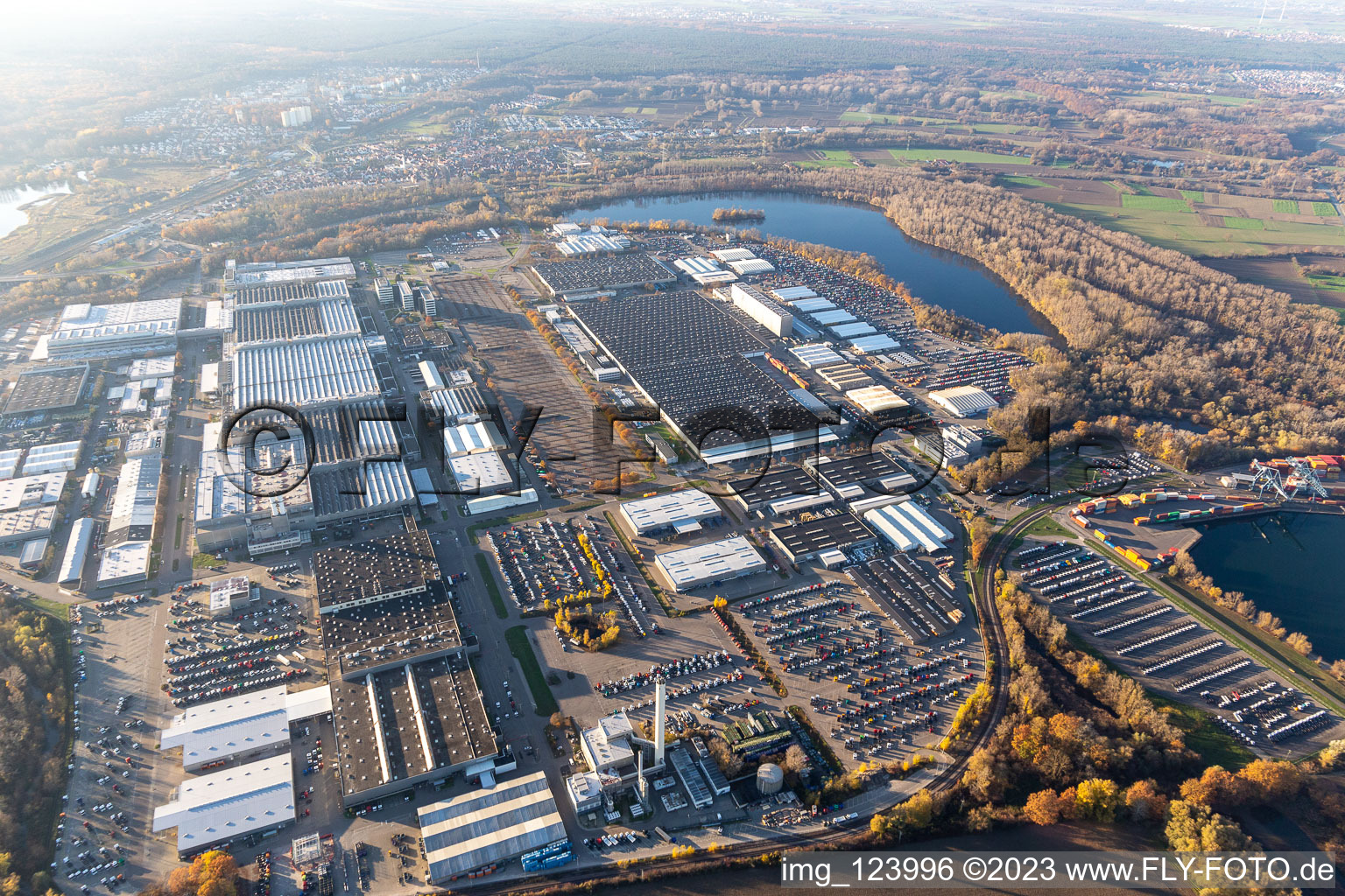 Aerial view of Building and production halls on the premises of Daimler Automobilwerk Woerth in Woerth am Rhein in the state Rhineland-Palatinate, Germany