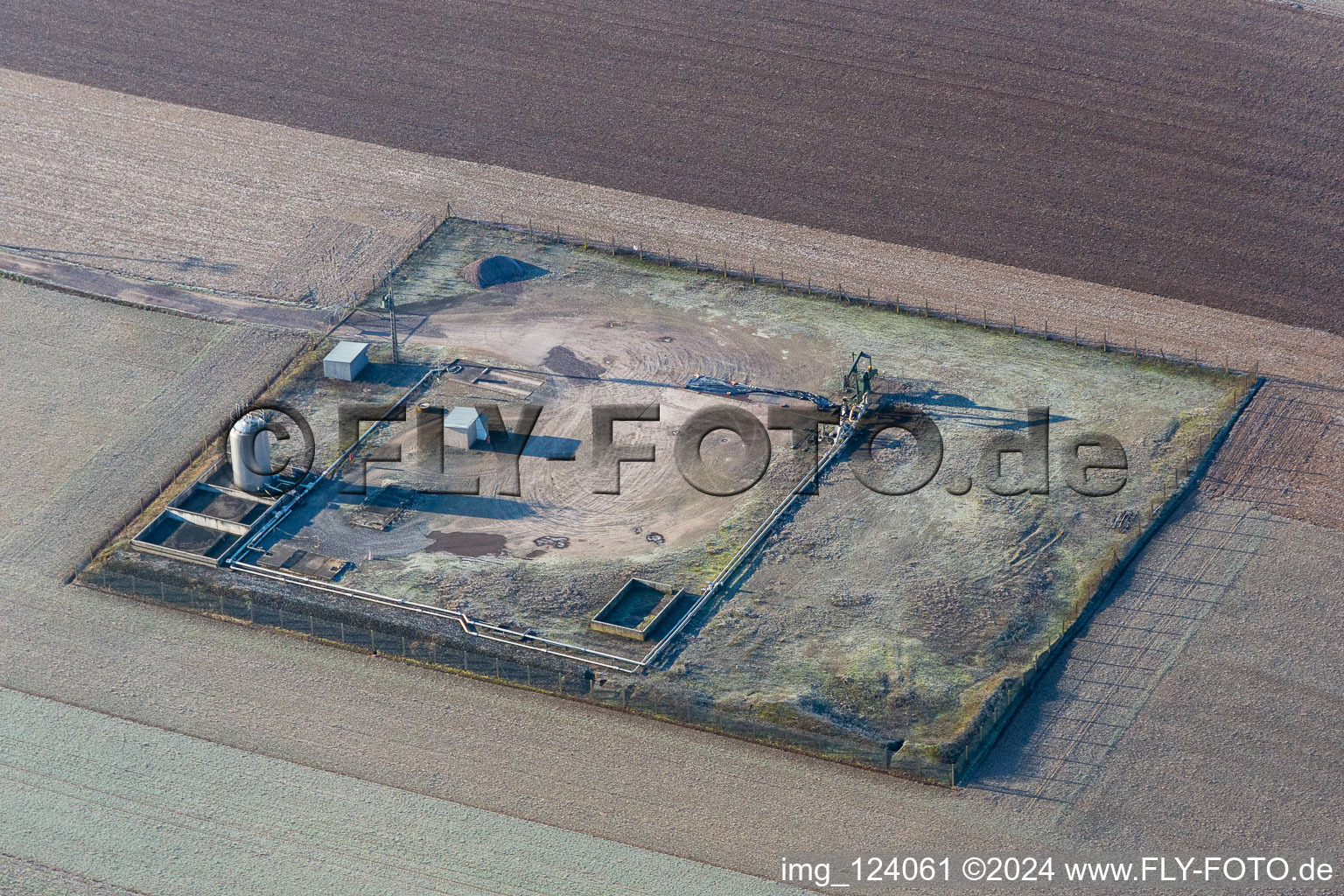 Tank and feed pump for oil production in the Rhine plain in Niederlauterbach in Grand Est, France