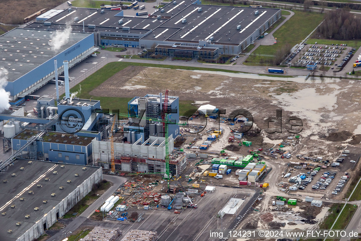 Construction of the new gas- hydrogen-power plant at paer mill Papierfabrik Palm GmbH & Co. KG in the district Industriegebiet Woerth-Oberwald in Woerth am Rhein in the state Rhineland-Palatinate seen from above