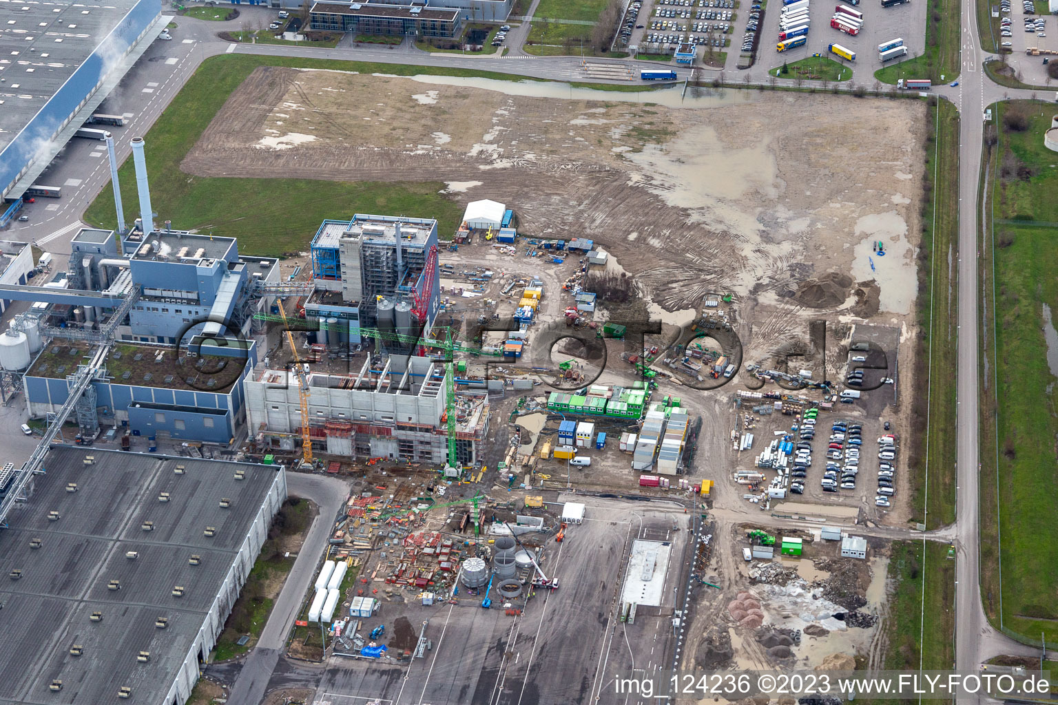 Drone recording of Construction of the new gas- hydrogen-power plant at paer mill Papierfabrik Palm GmbH & Co. KG in the district Industriegebiet Woerth-Oberwald in Woerth am Rhein in the state Rhineland-Palatinate