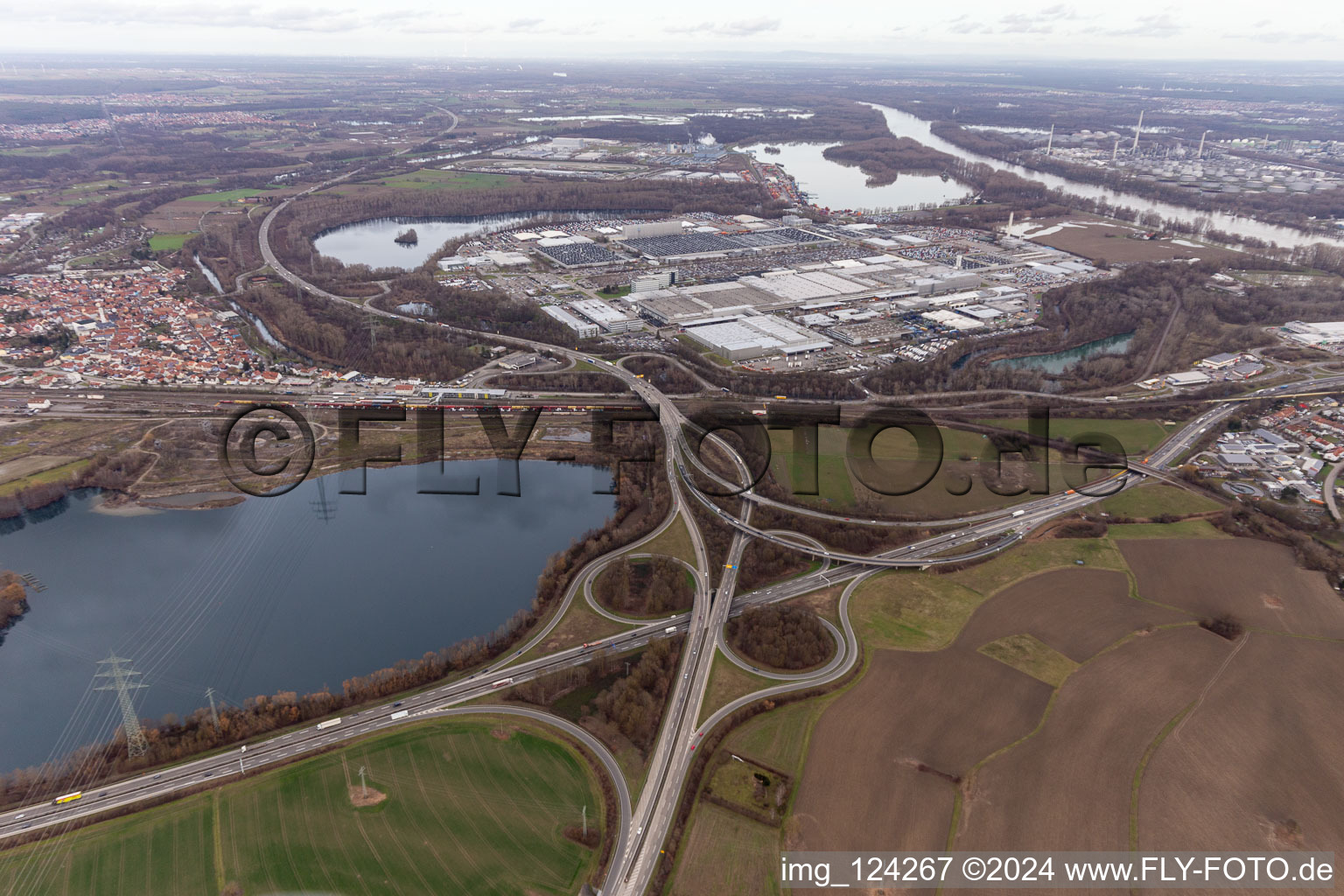 Building and production halls on the premises of the Daimler Truck AG behind the Schaeuffele gravel lake at the Woerth junction of the A65 in Woerth am Rhein in the state Rhineland-Palatinate, Germany