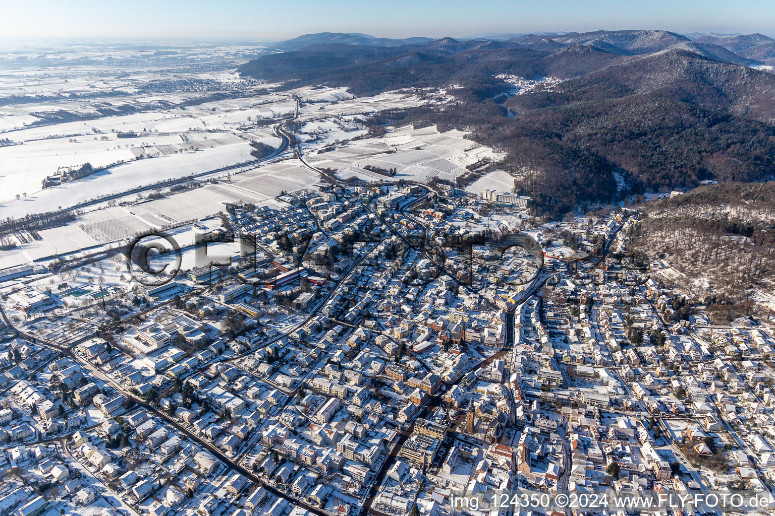 Winter aerial photo in snow from Bad Bergzabern SW in Bad Bergzabern in the state Rhineland-Palatinate, Germany