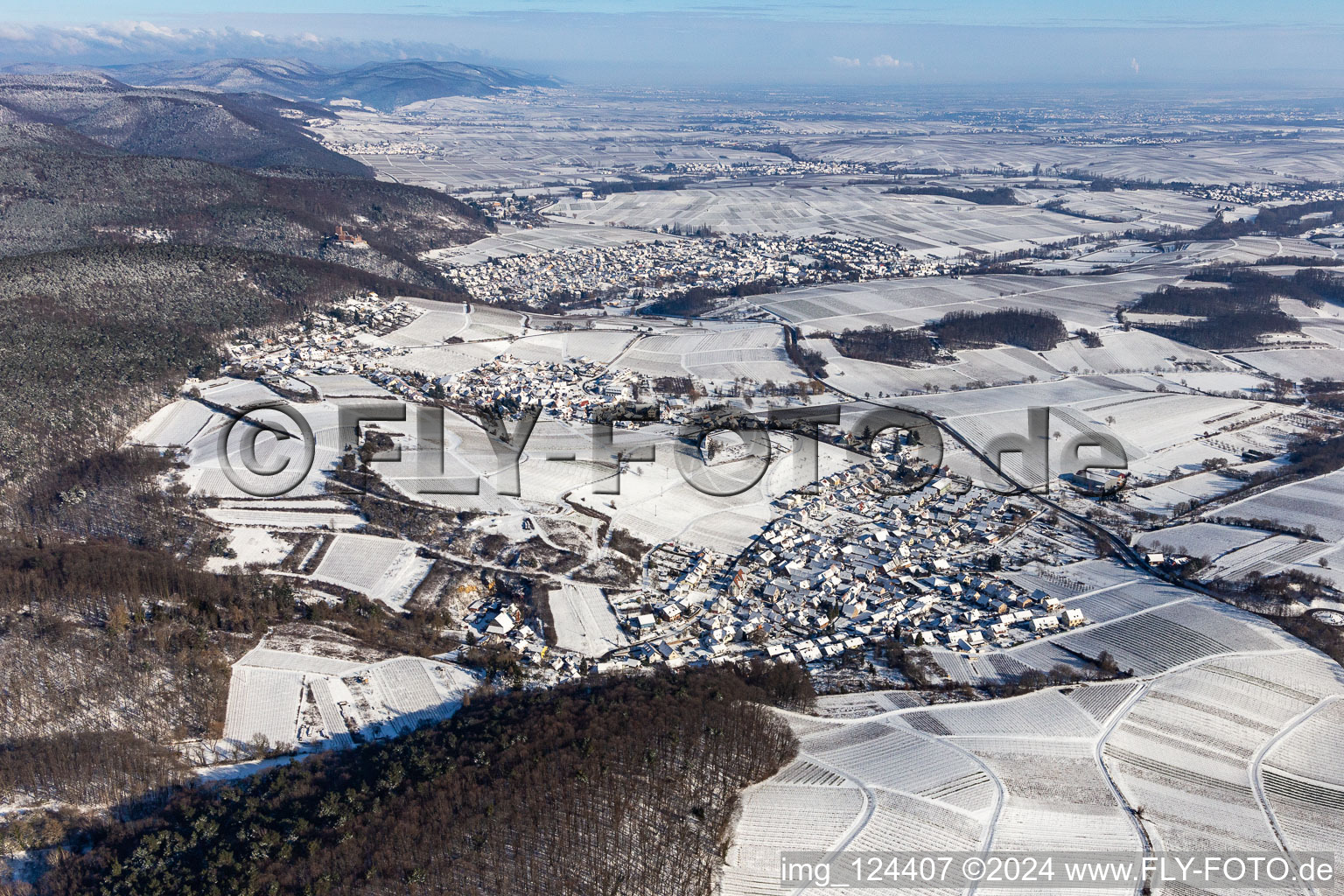 Wintry snowy village on the edge of vineyards and wineries in the wine-growing area Suedliche Weinstrasse in Gleishorbach in the state Rhineland-Palatinate, Germany