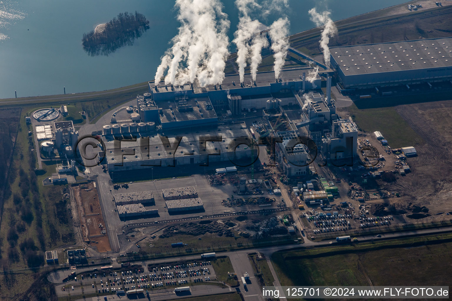 Palm paper mill in the Oberwald industrial area in Wörth am Rhein in the state Rhineland-Palatinate, Germany seen from above