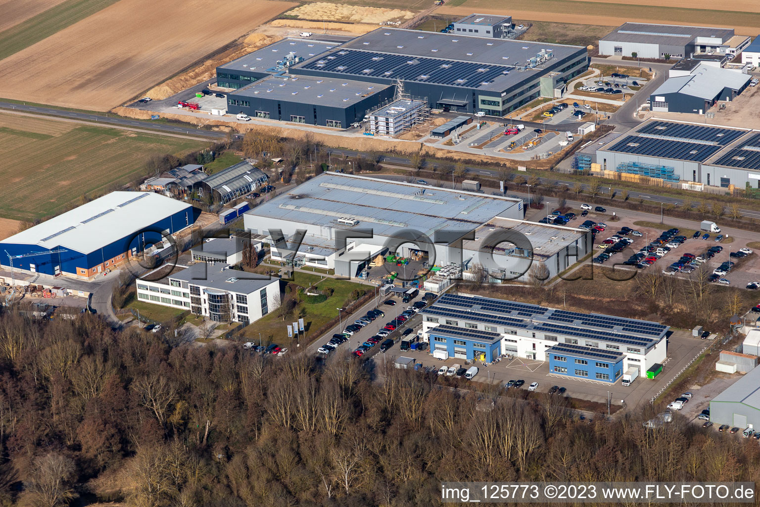 Aerial view of Eberspächer Catem GmbH. Trailer Klimm in the district Herxheim in Herxheim bei Landau in the state Rhineland-Palatinate, Germany