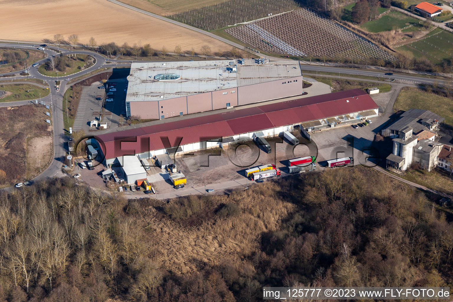 Aerial view of Industrial estate and company settlement Gewerbepark W 1 with Spedition NUSS and Einrichtungshaus Weber in Herxheim bei Landau (Pfalz) in the state Rhineland-Palatinate, Germany