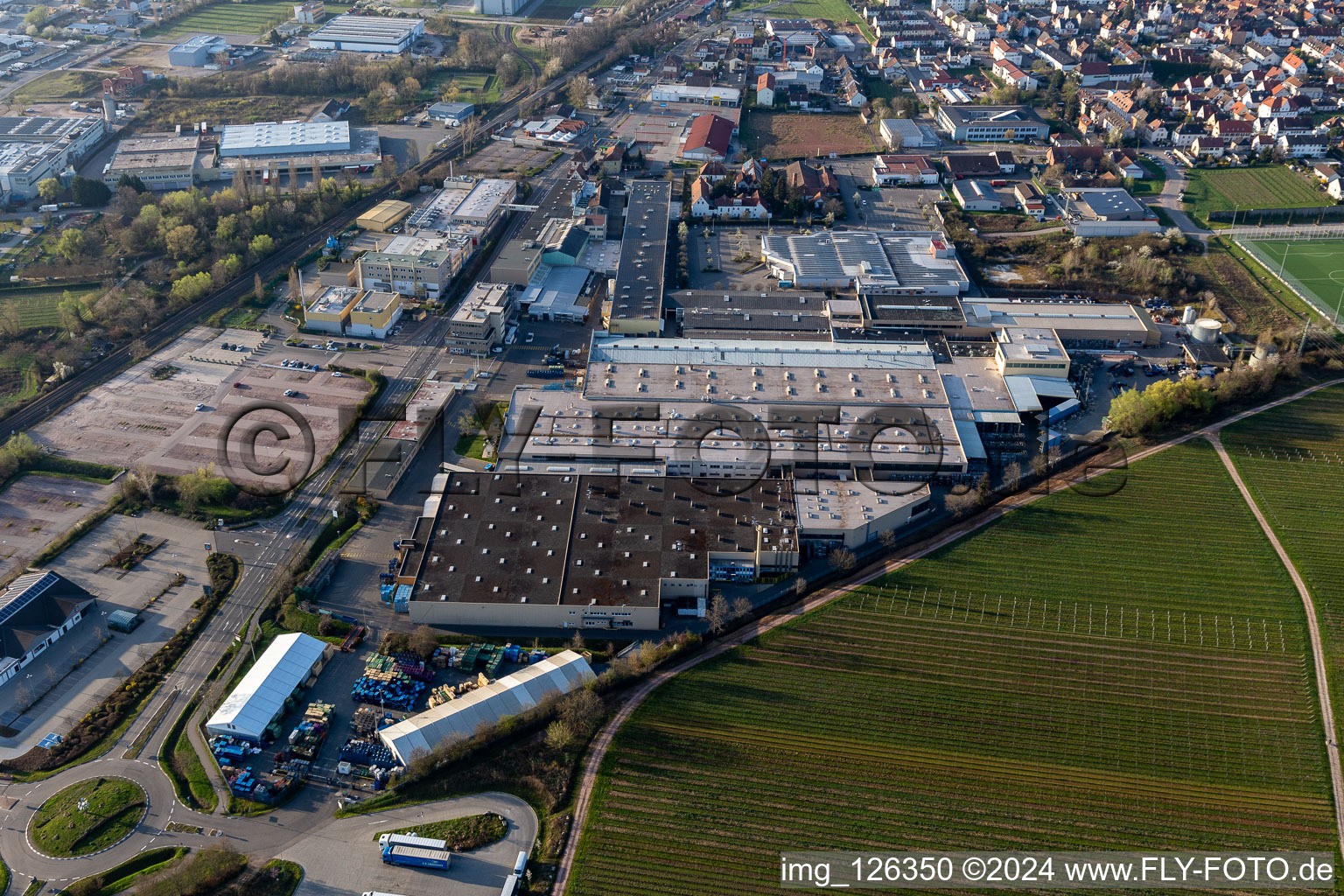 Oblique view of Building and production halls on the premises of Tenneco Automotive Deutschland GmbH in Edenkoben in the state Rhineland-Palatinate