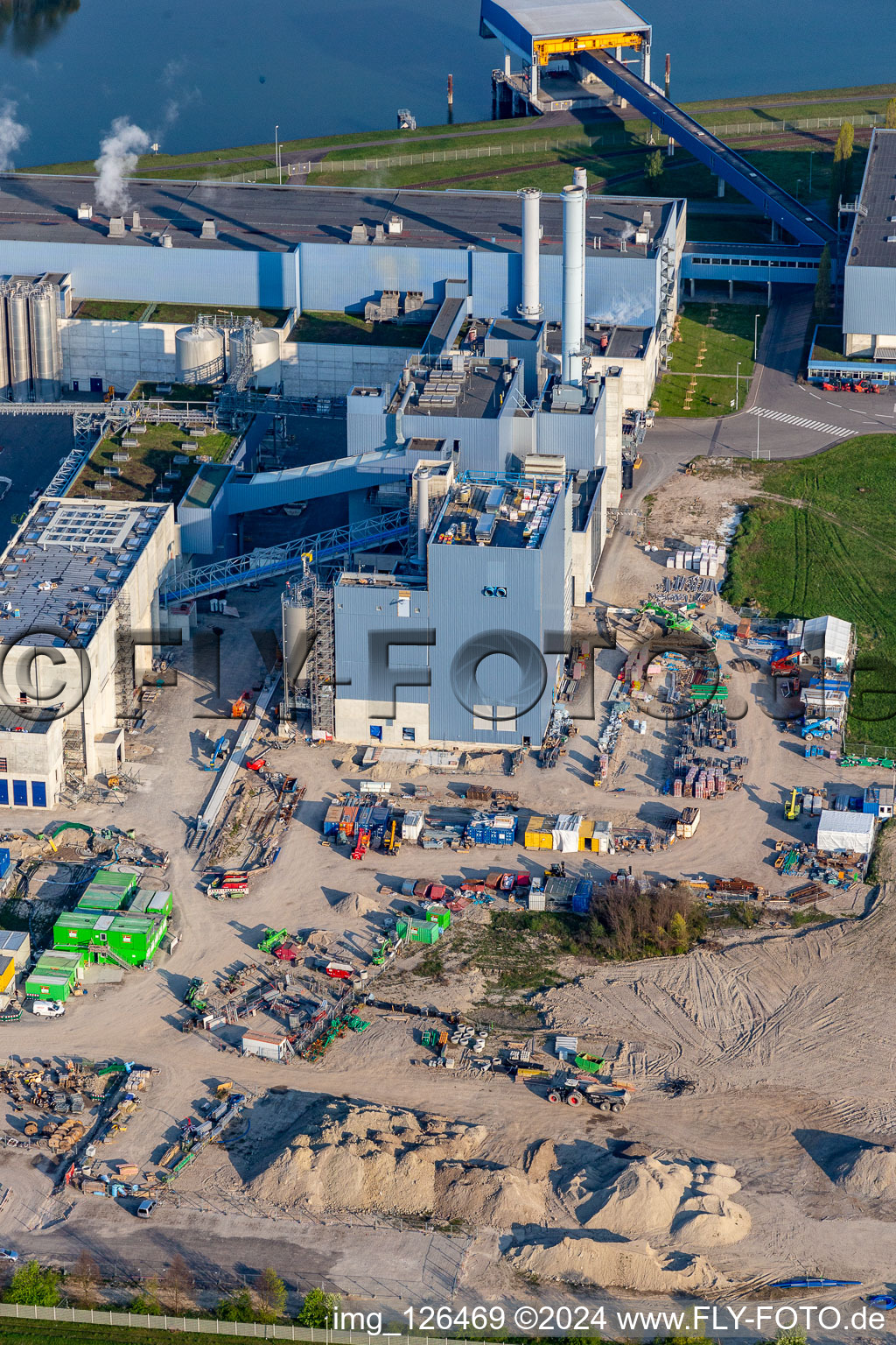 Aerial view of Construction of the new gas- hydrogen-power plant at paer mill Papierfabrik Palm GmbH & Co. KG in the district Industriegebiet Woerth-Oberwald in Woerth am Rhein in the state Rhineland-Palatinate