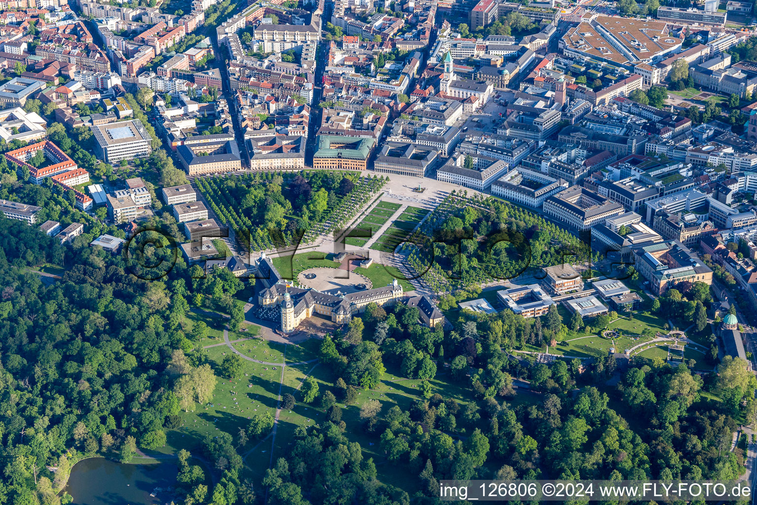 Fan-shaped city with Karlruhe Castle and circle in the district Innenstadt-West in Karlsruhe in the state Baden-Wuerttemberg, Germany