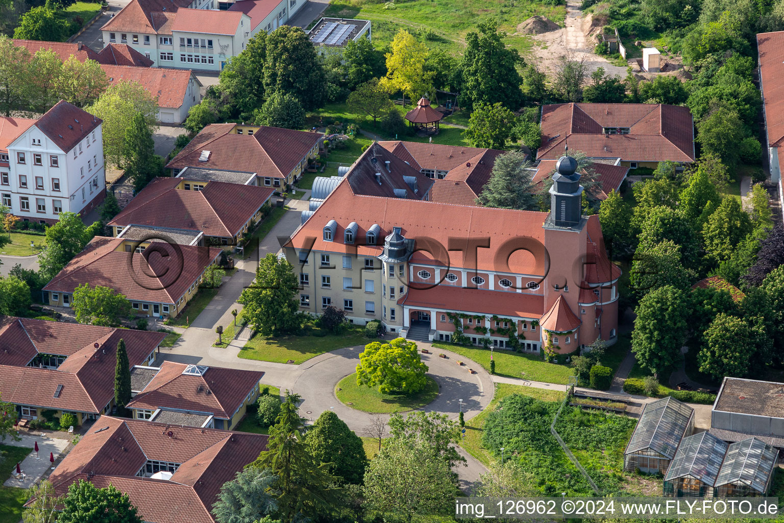 Building the retirement home Caritas Foerderzentrum St. Laurentius and Paulus in the district Queichheim in Landau in der Pfalz in the state Rhineland-Palatinate, Germany