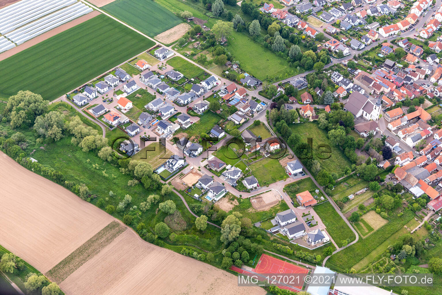 Aerial view of In the Hundred Acre in the district Offenbach in Offenbach an der Queich in the state Rhineland-Palatinate, Germany