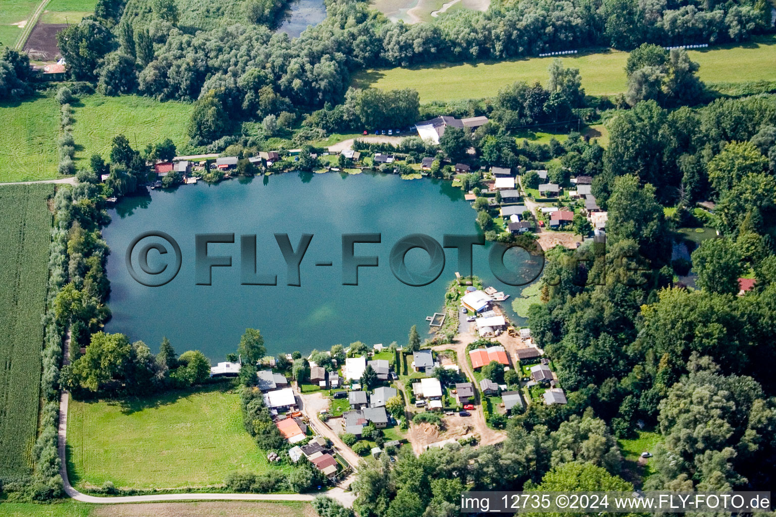 Camping with caravans and tents in Altlussheim in the state Baden-Wurttemberg