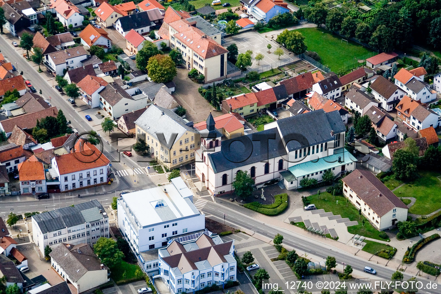 St. Philippus Jakobus. Volksbank Kraichgau eG in the district Oberhausen in Oberhausen-Rheinhausen in the state Baden-Wuerttemberg, Germany