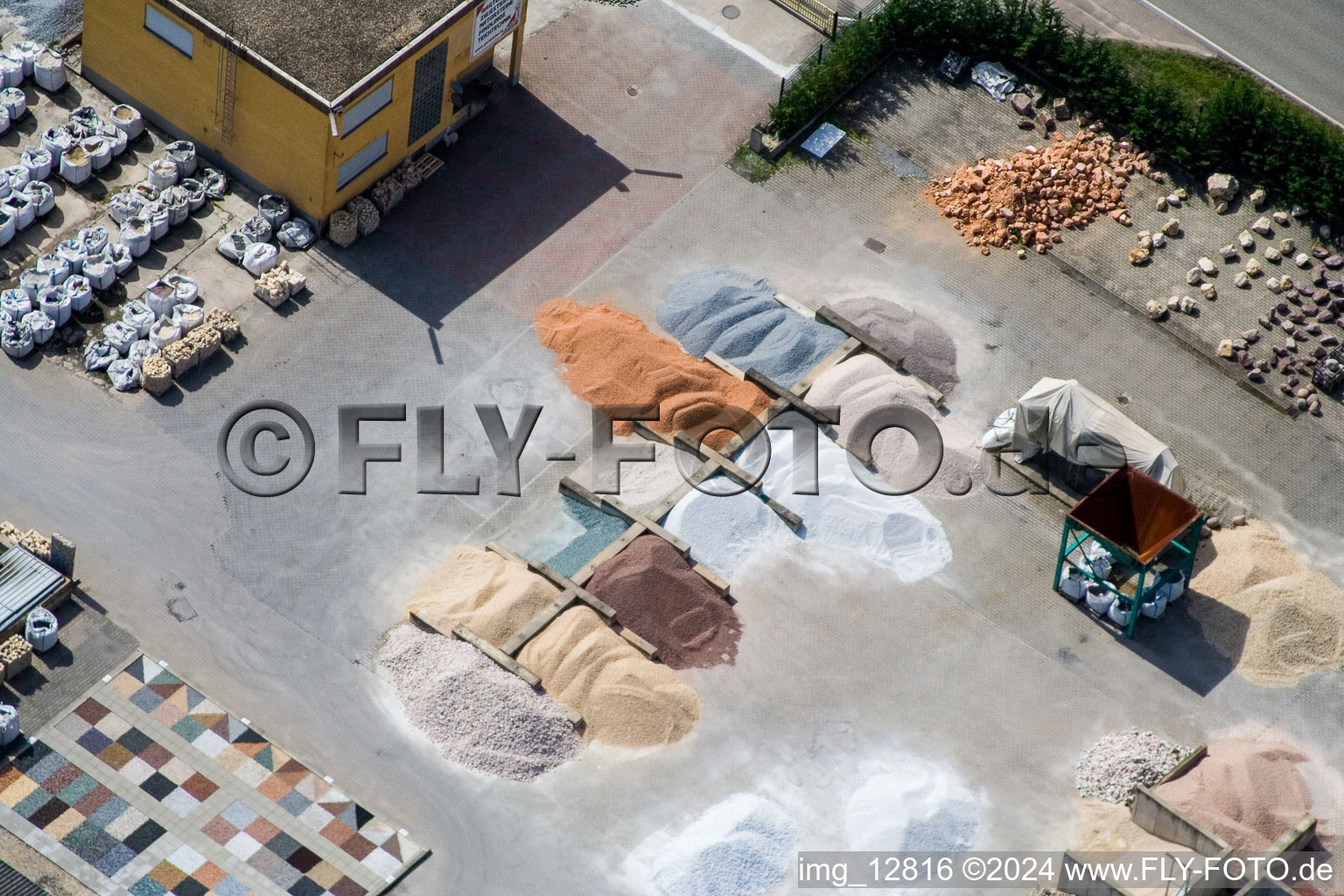 Garden gravel company, Badische Terrazzo Handelsgesellschaft mbH Huttenheimer Landstrasse 2-6 in the district Neudorf in Graben-Neudorf in the state Baden-Wuerttemberg, Germany from above