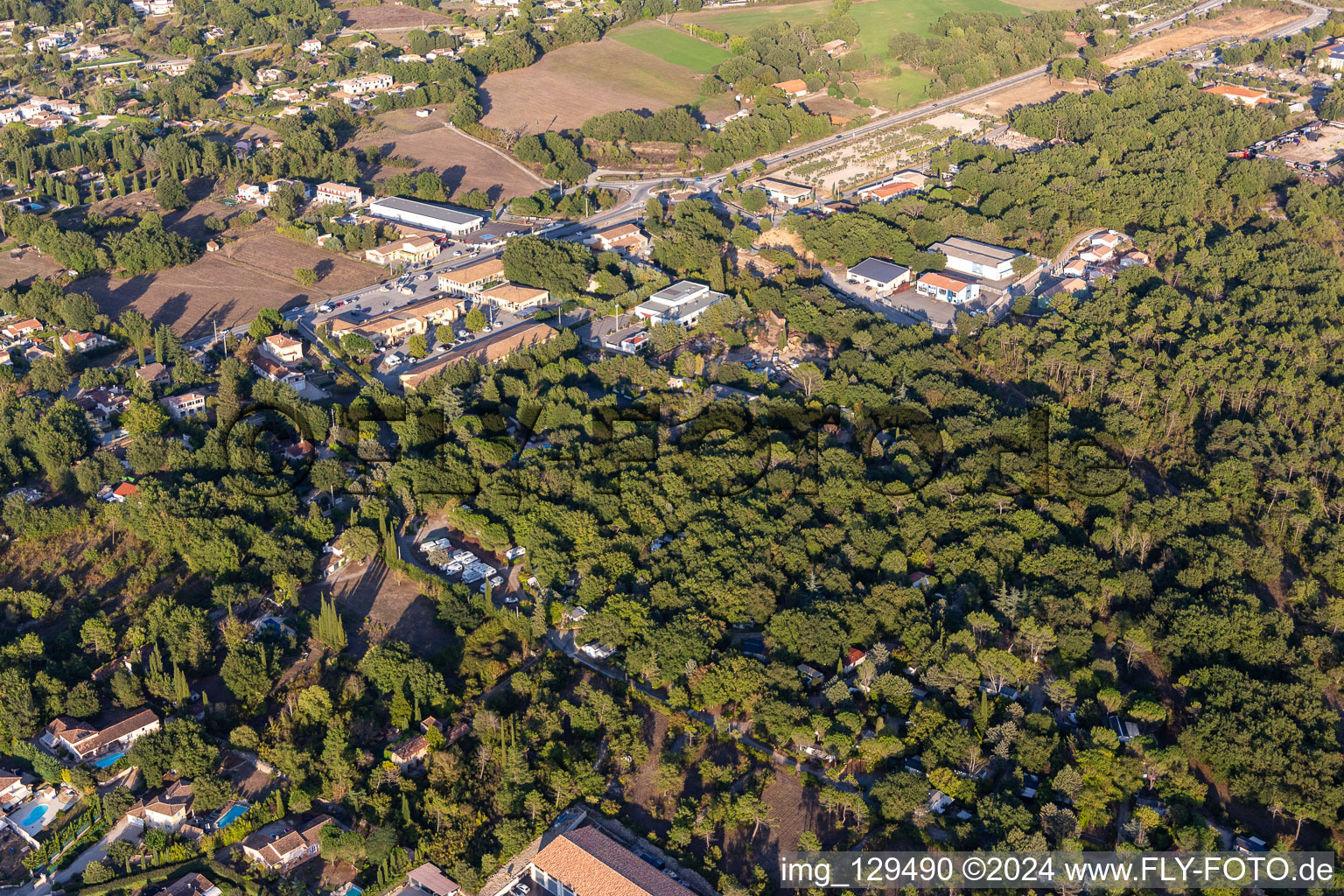 Oblique view of Camping Caravaning du Lac in Montauroux in the state Var, France