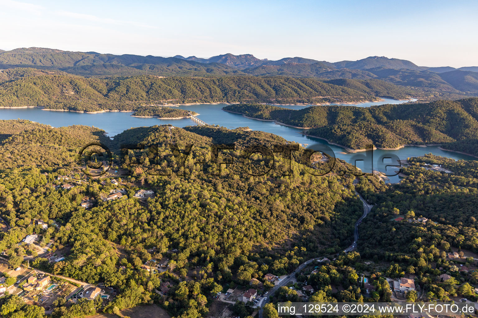 Reservoir: Lac Cassien - Faience in Montauroux in the state Var, France from the plane