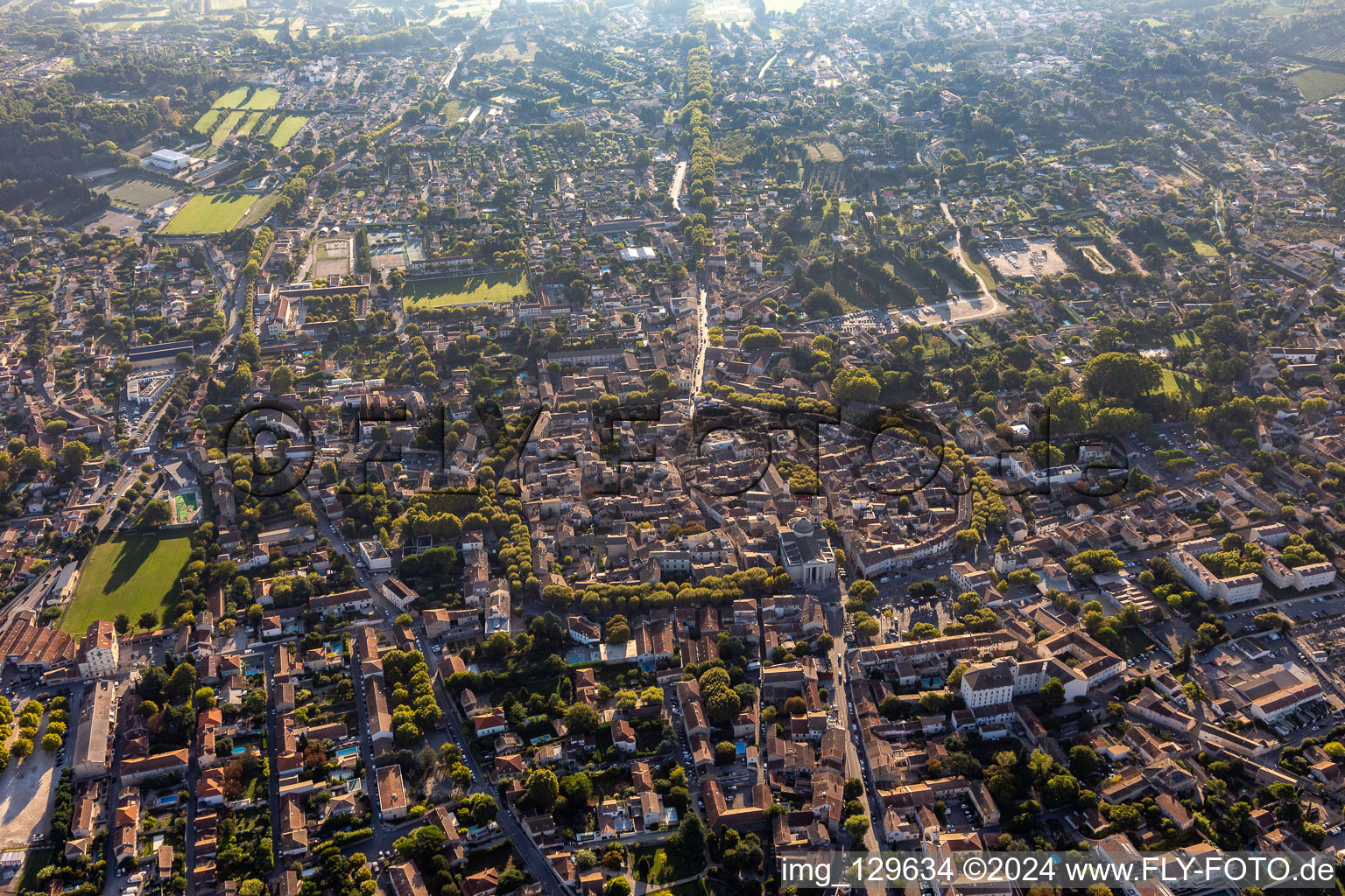 City center in Saint-Rémy-de-Provence in the state Bouches du Rhone, France