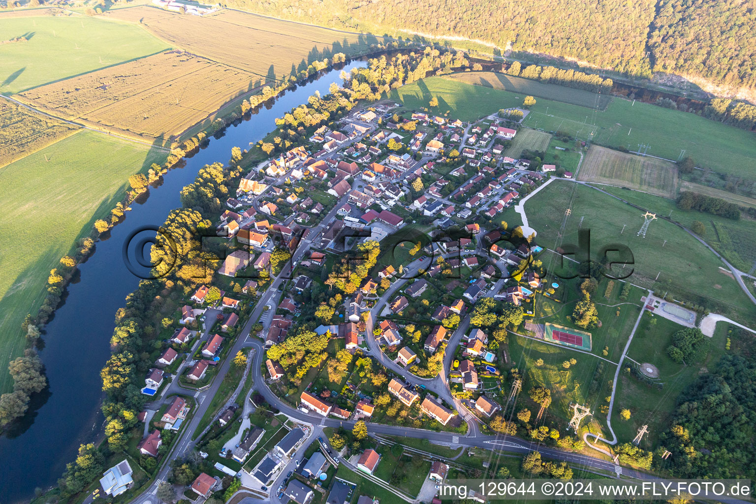 On the banks of the Doubs in Chalezeule in the state Doubles, France