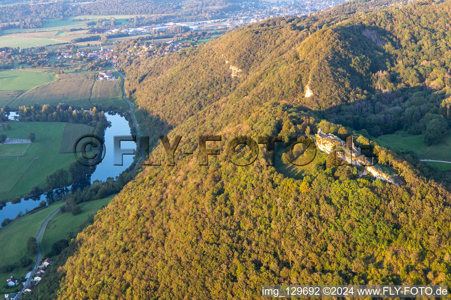 Château fort en ruine de, Belvedere and Fointaine Montfaucon sur le Doubs in Montfaucon in the state Doubles, France