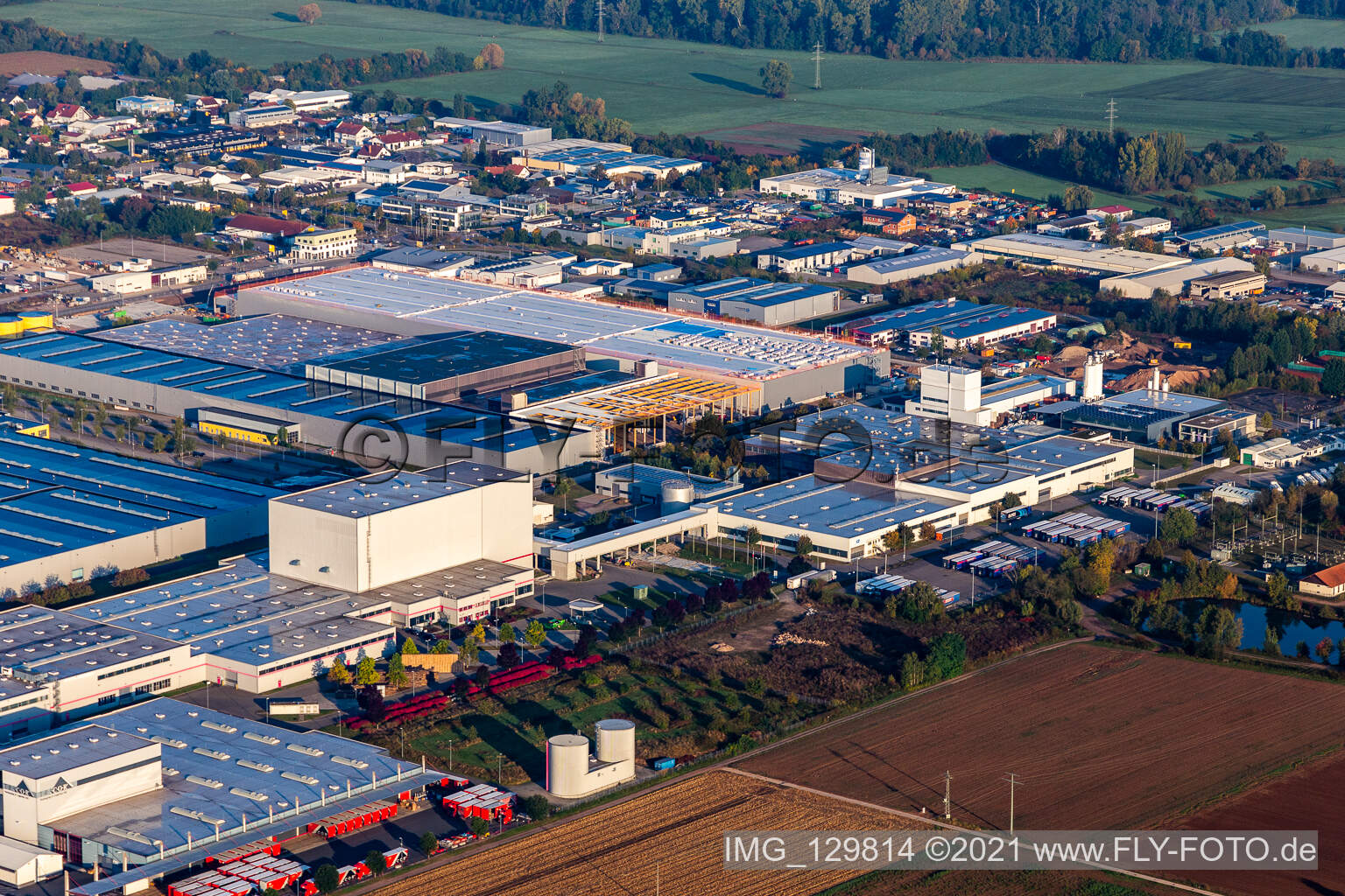 Industrial estate and company settlement Interpark with Tricor Packaging & Logistics AG, Prowell Papierverarbeitung Gmbh in Offenbach an der Queich in the state Rhineland-Palatinate, Germany