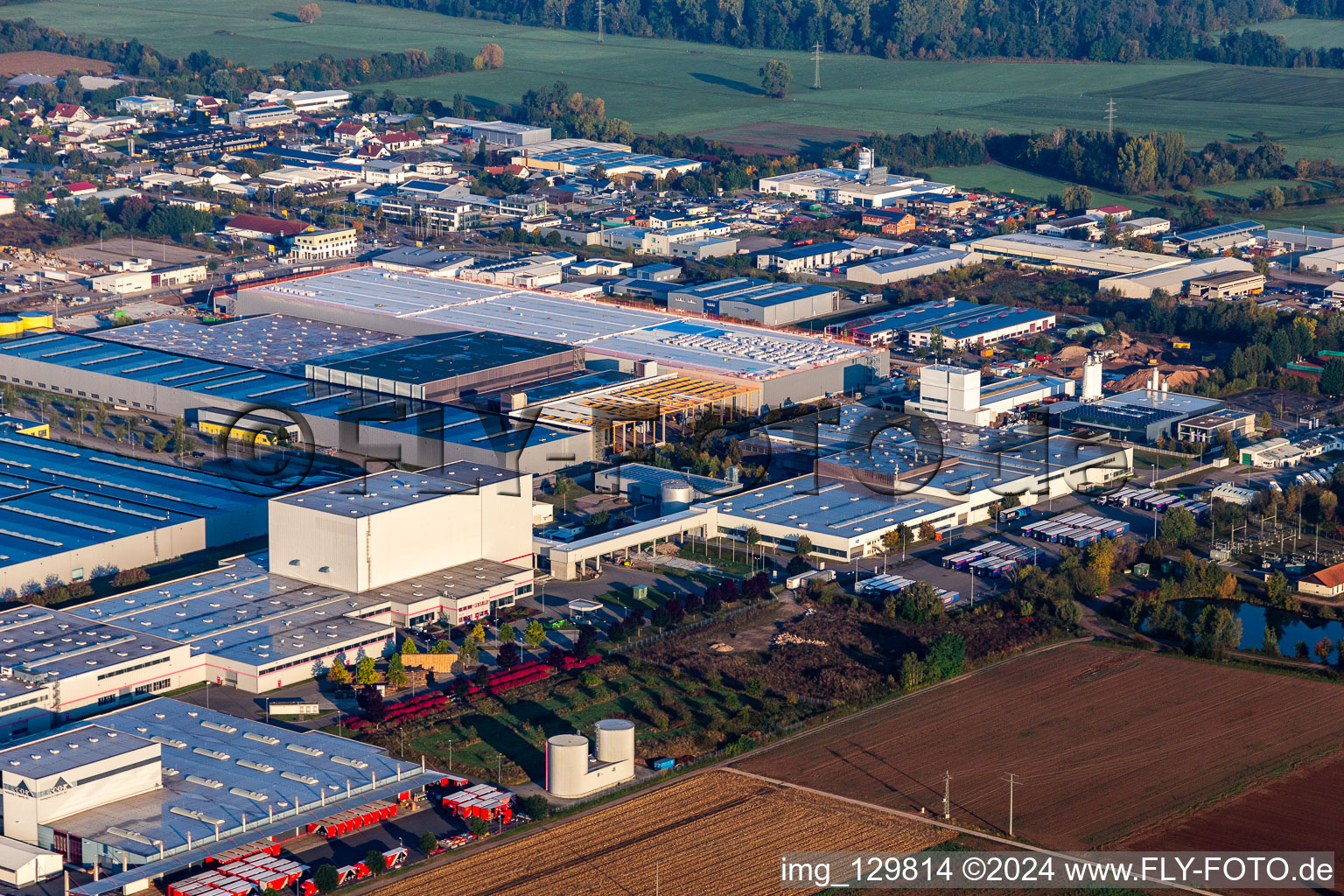 Industrial estate and company settlement Interpark with Tricor Packaging & Logistics AG, Prowell Papierverarbeitung Gmbh in Offenbach an der Queich in the state Rhineland-Palatinate, Germany