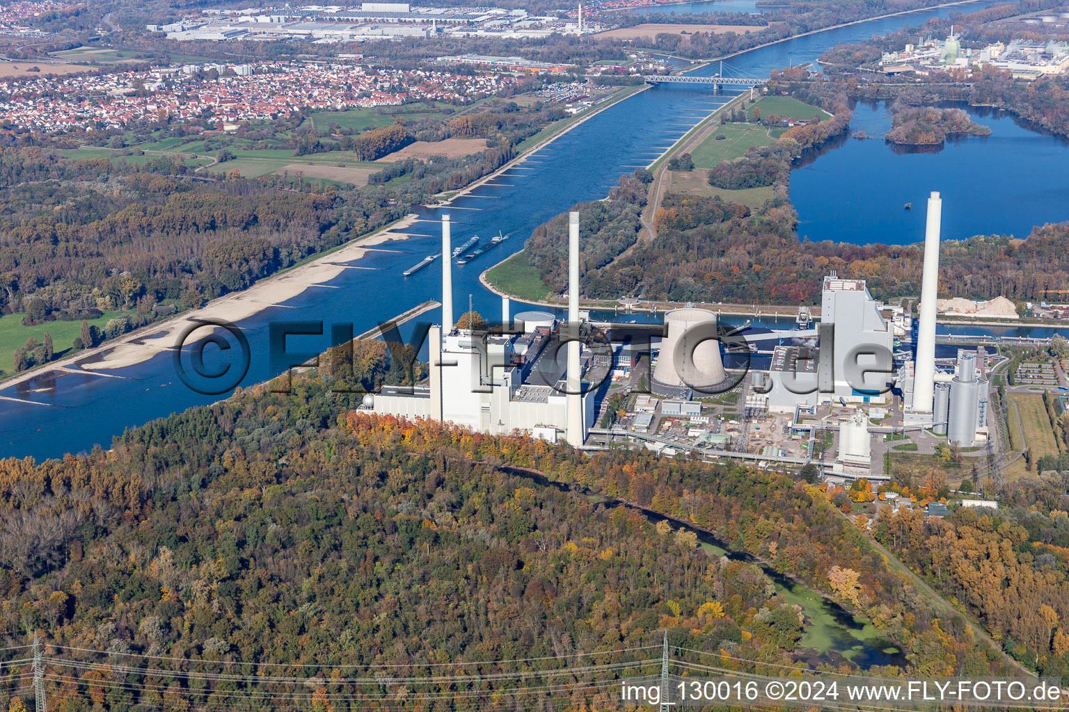 Power plants of EnBW Energie Baden-Württemberg AG on the Rhine in the district Daxlanden in Karlsruhe in the state Baden-Wuerttemberg, Germany