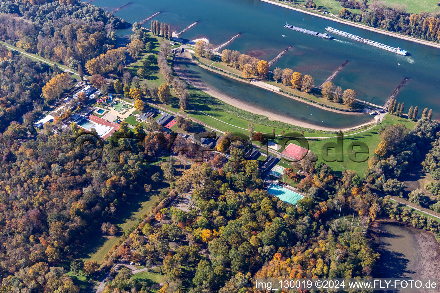 Aerial view of Beach areas on the Rheinstrandbad Rappenwoerth on Rhein in the district Daxlanden in Karlsruhe in the state Baden-Wurttemberg, Germany