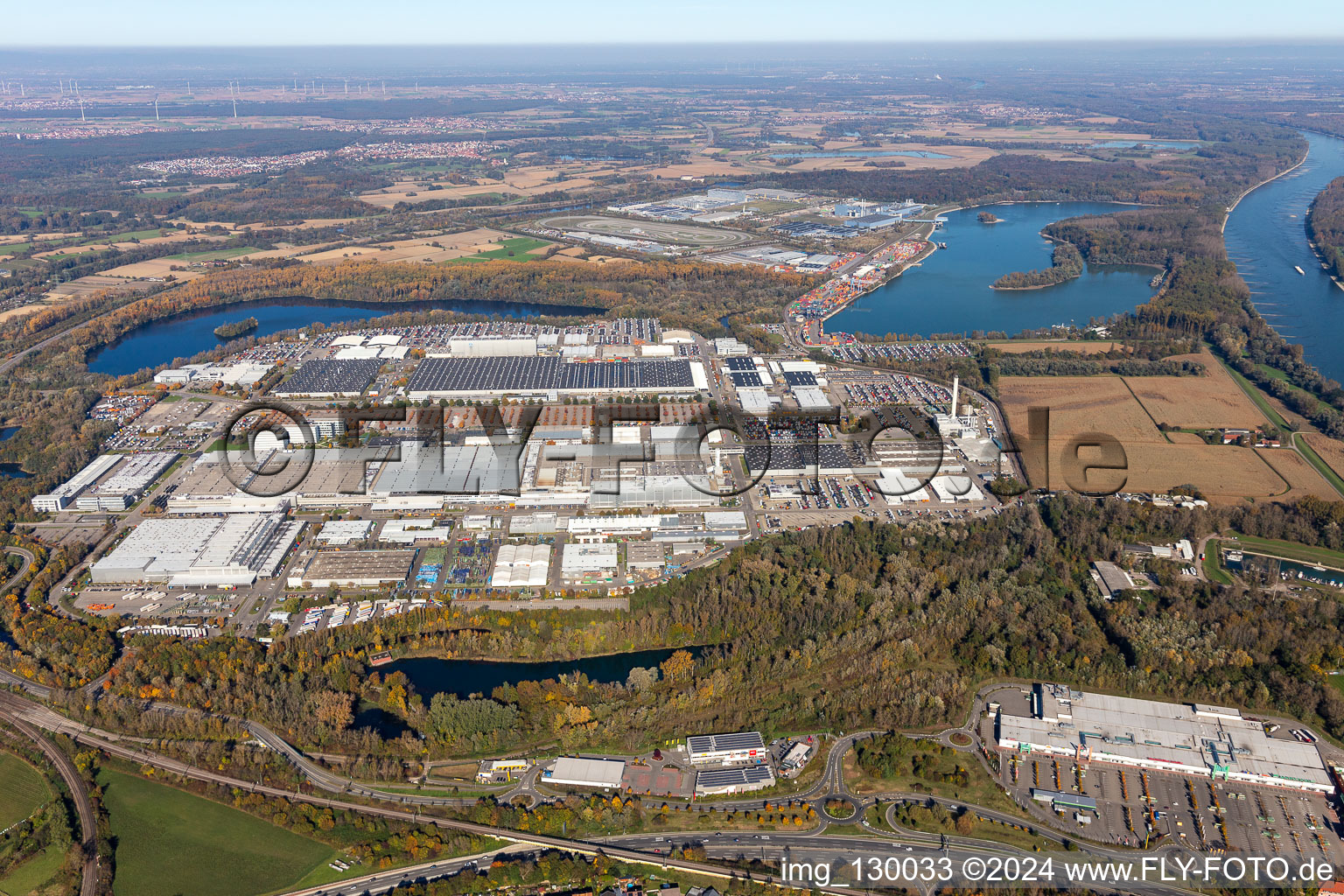 Daimler AG Mercedes-Benz plant in Wörth in the district Maximiliansau in Wörth am Rhein in the state Rhineland-Palatinate, Germany