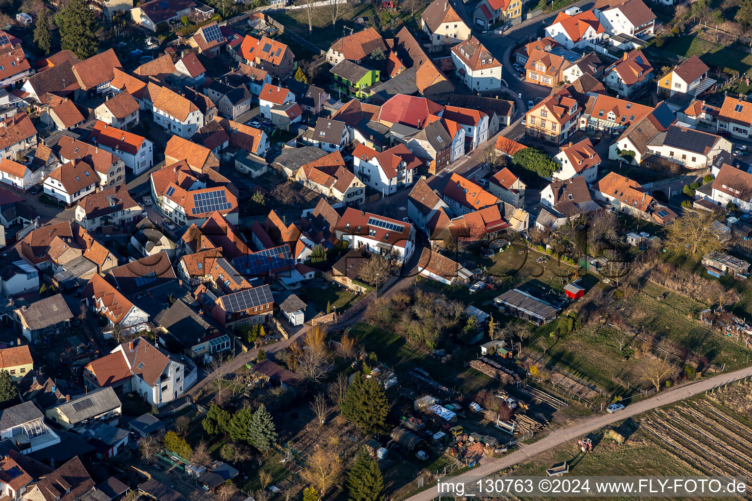 Aerial photograpy of Dust lane in the district Arzheim in Landau in der Pfalz in the state Rhineland-Palatinate, Germany