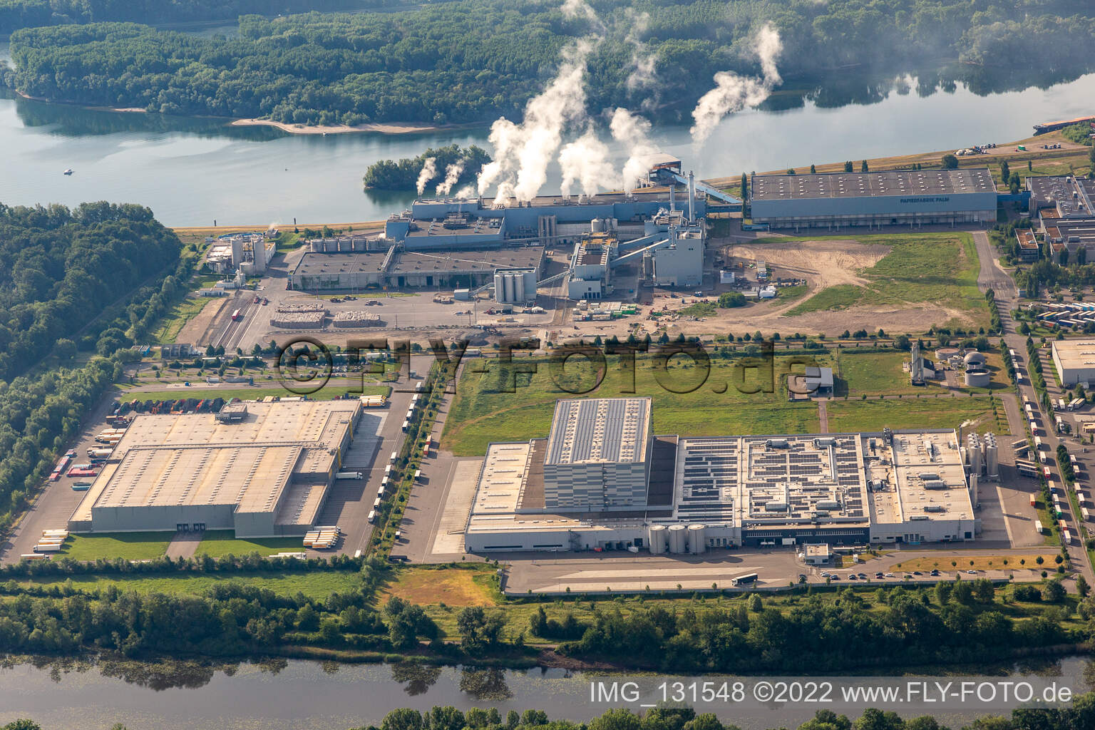 Aerial view of Pfälzer Erfrischungs Drinks GmbH Papierfabrik Palm GmbH & Co. KG | Plant Wörth am Rhein in Wörth am Rhein in the state Rhineland-Palatinate, Germany