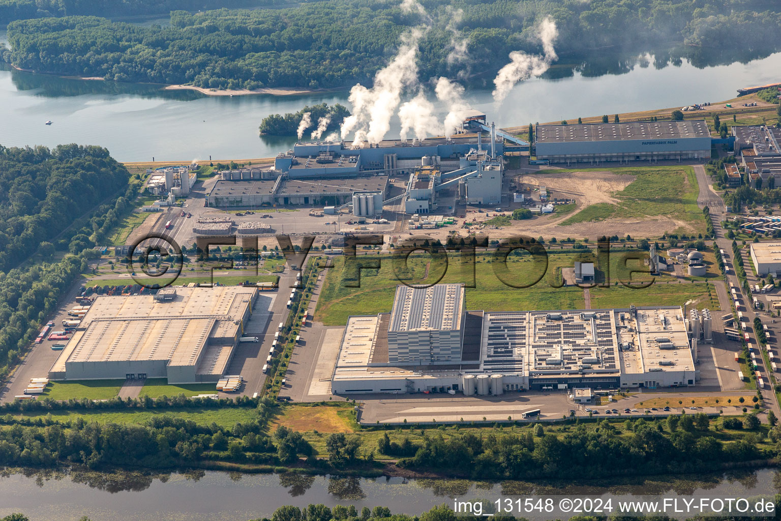 Aerial view of Pfälzer Erfrischungsgetränke GmbH Paper factory Palm GmbH & Co. KG | Plant Wörth am Rhein in Wörth am Rhein in the state Rhineland-Palatinate, Germany