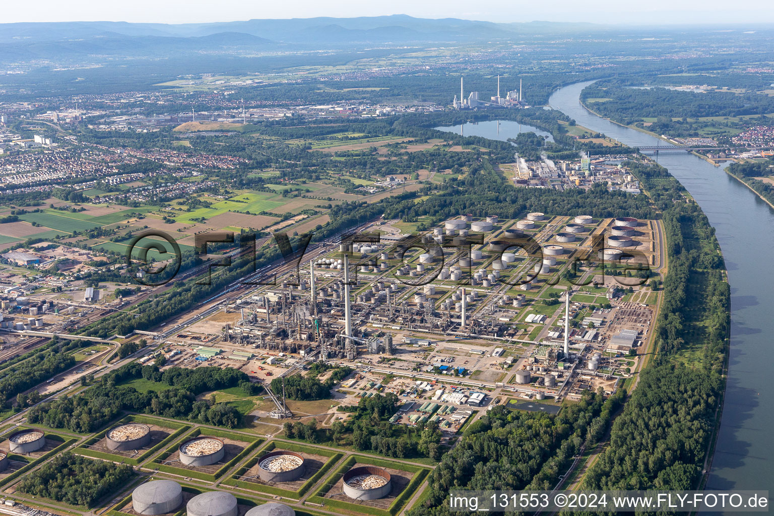 Aerial view of MiRO, Upper Rhine Mineral Oil Refinery Karlsruhe in the district Knielingen in Karlsruhe in the state Baden-Wuerttemberg, Germany