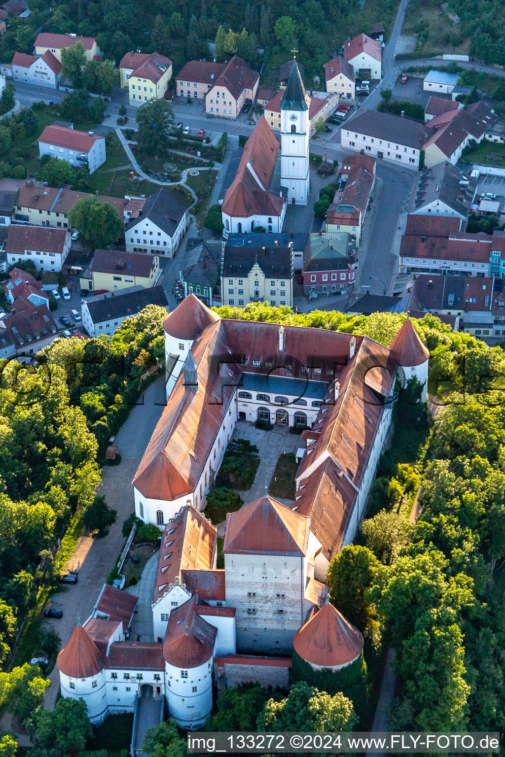 Pro Seniore Schloss Wörth in the district Hungersdorf in Wörth an der Donau in the state Bavaria, Germany from above