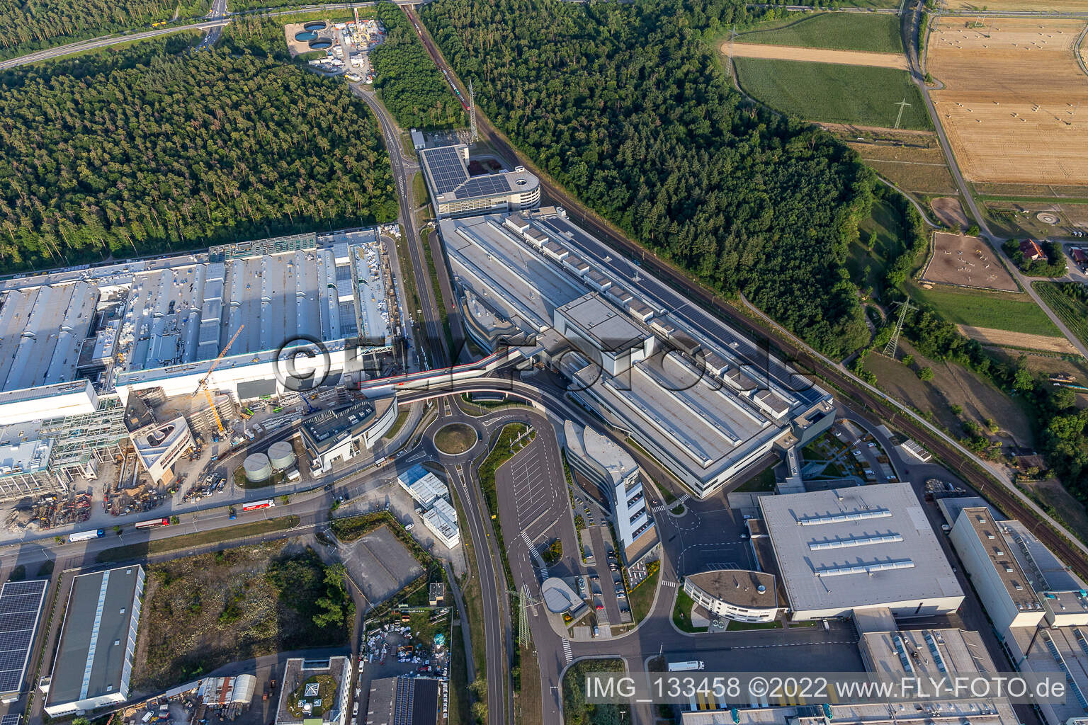 Oblique view of SEW-EURODRIVE GmbH & Co KG – Manufacturing plant and SCC mechanics/mechatronics in the district Graben in Graben-Neudorf in the state Baden-Wuerttemberg, Germany