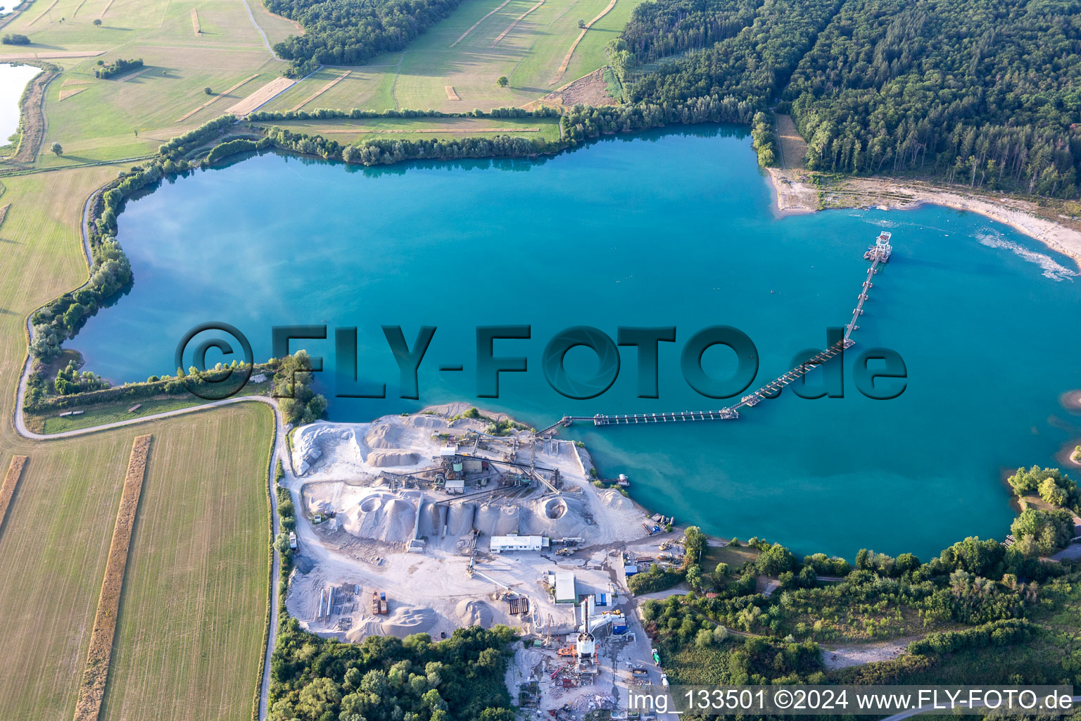 Gravel pit Karlsdorf-Neuthard with KRK Karlsdorfer Rheinsand- und Kiesgewinnungs-GmbH in the district Karlsdorf in Karlsdorf-Neuthard in the state Baden-Wuerttemberg, Germany