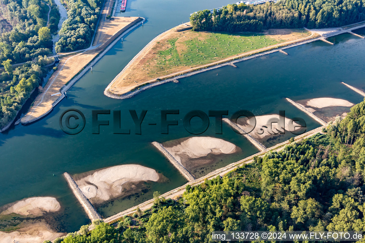 Groynes and sandbanks in the Rhine near the Karlsruhe oil port dried up due to low water levels in Neupotz in the state Rhineland-Palatinate, Germany