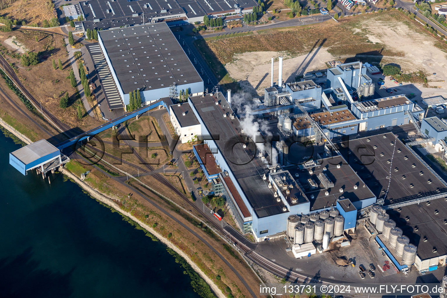 Aerial view of Papierfabrik Palm GmbH & Co. KG | Plant Wörth am Rhein in Wörth am Rhein in the state Rhineland-Palatinate, Germany