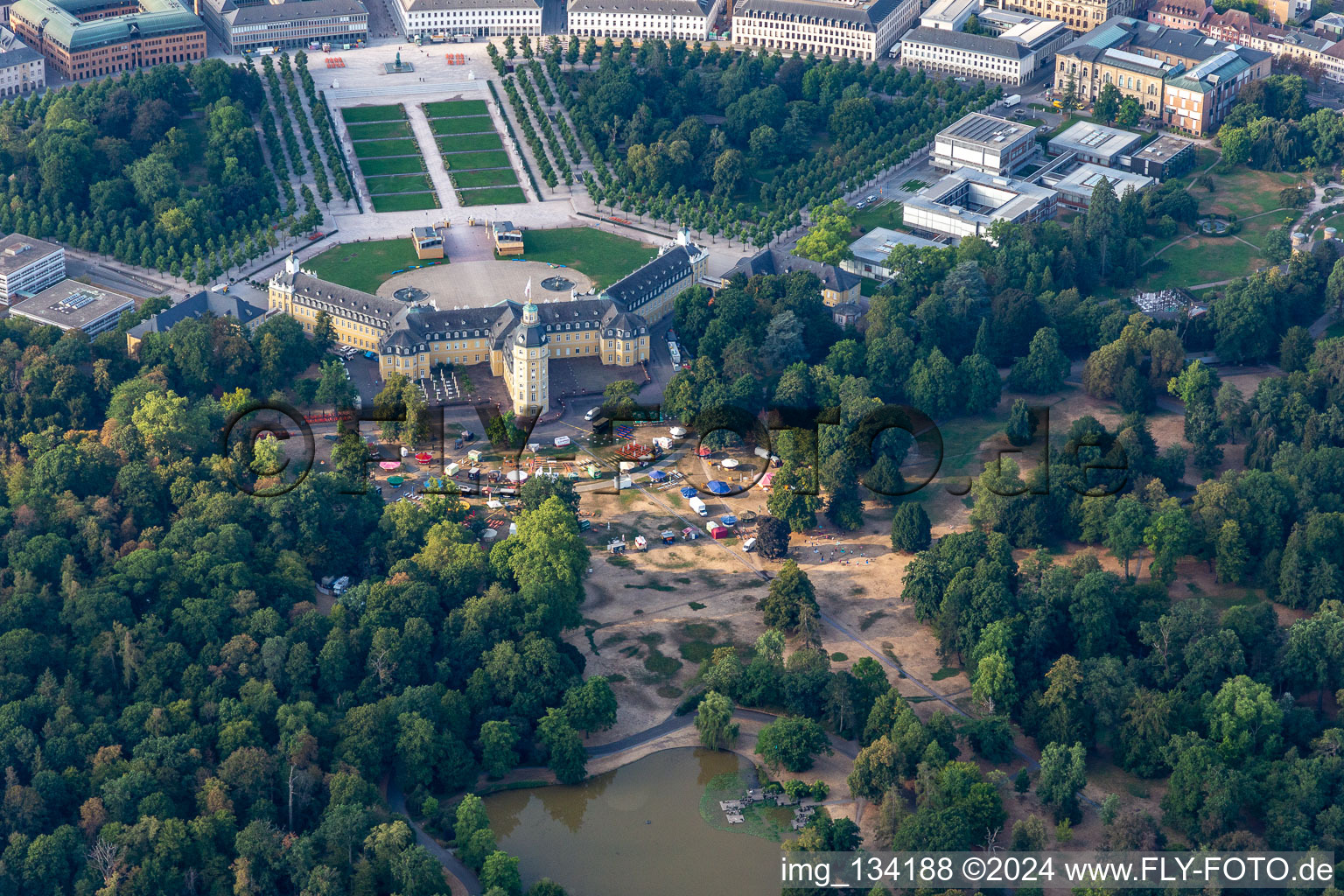 Castle garden and castle Karlsruhe in the district Innenstadt-West in Karlsruhe in the state Baden-Wuerttemberg, Germany