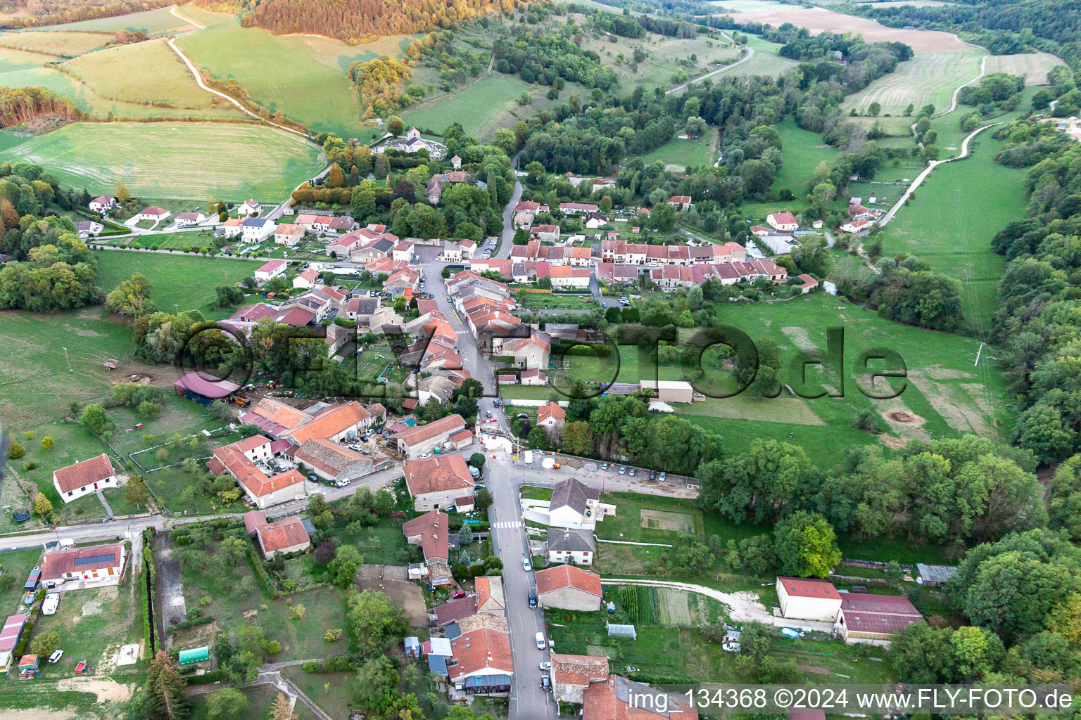 Oblique view of Noncourt-sur-le-Rongeant in the state Haute Marne, France